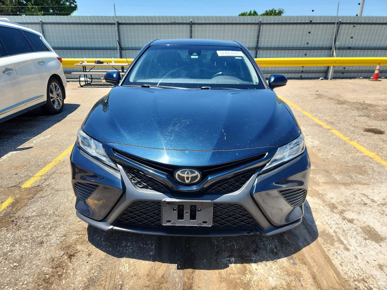 2020 Toyota Camry Se - Фото 5