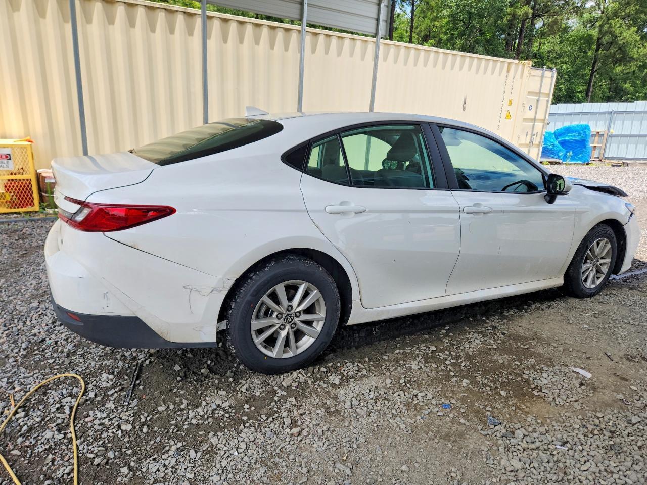2025 Toyota Camry - Фото 3