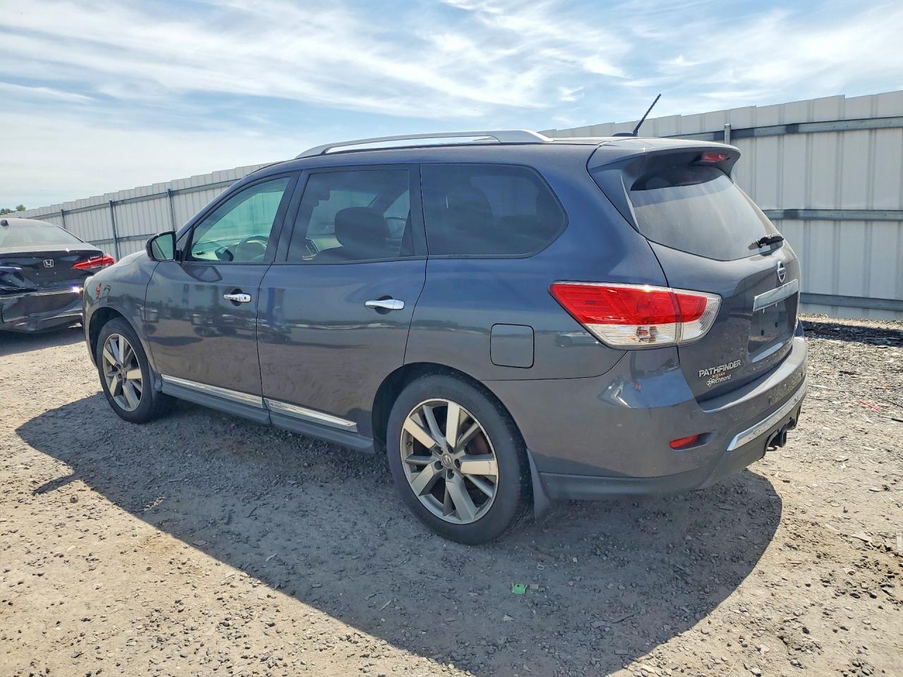 2014 Nissan Pathfinder S - Фото 2