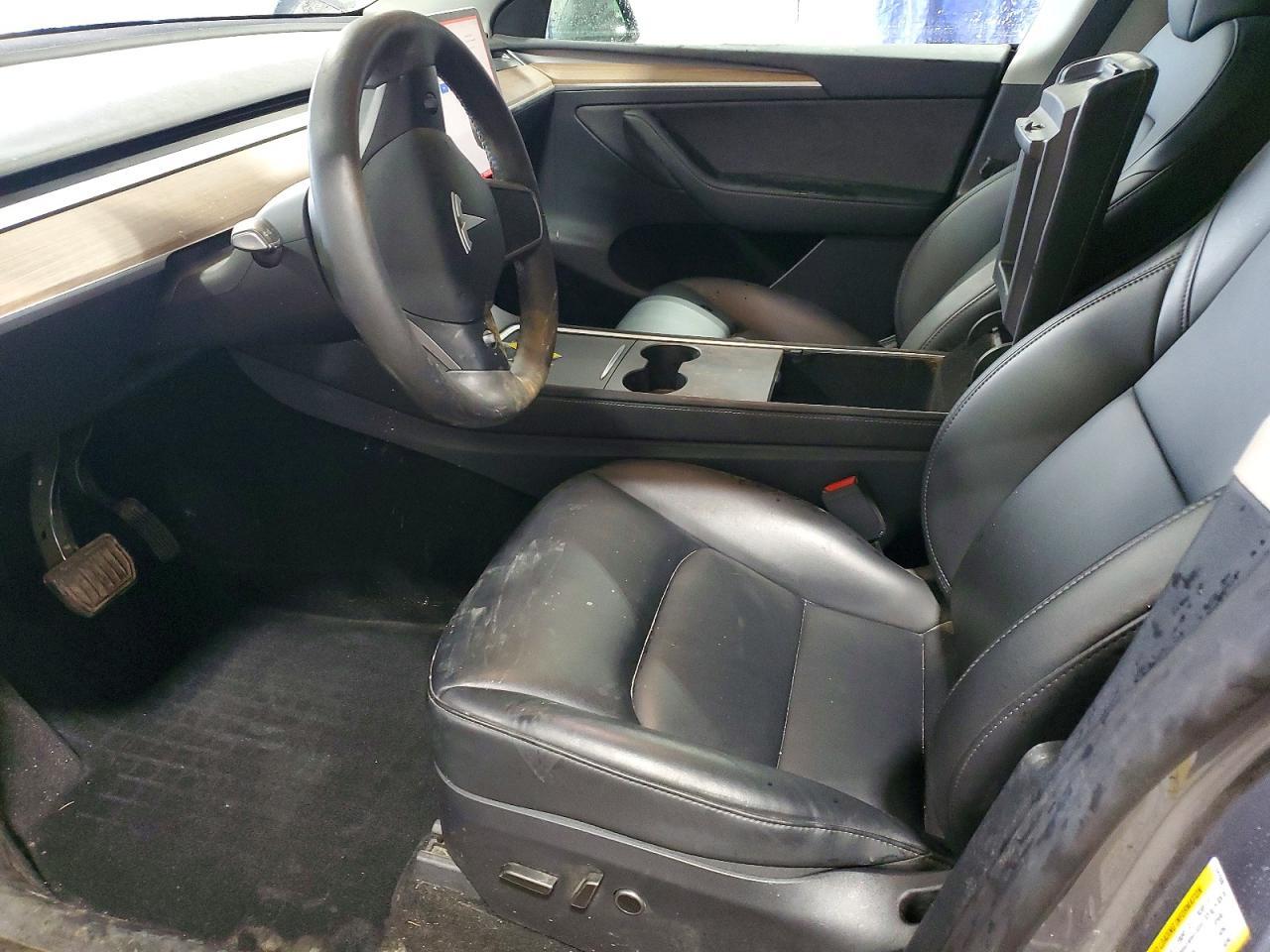 2025 Tesla Y - Фото 7