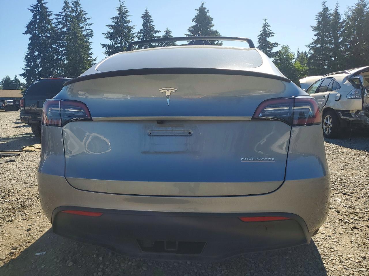2025 Tesla Model Y - Фото 6