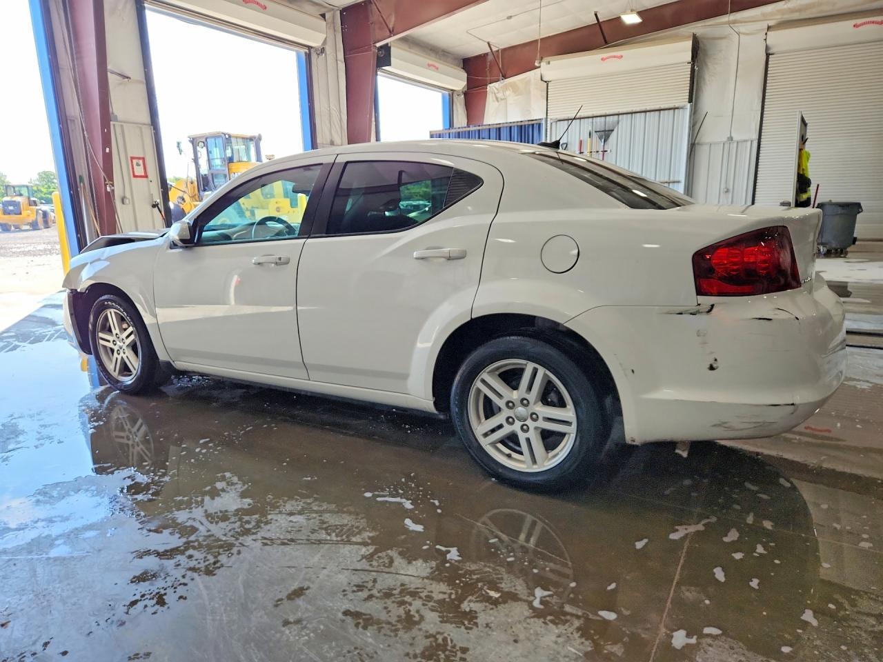 2012 Dodge Avenger Sxt - Image 2
