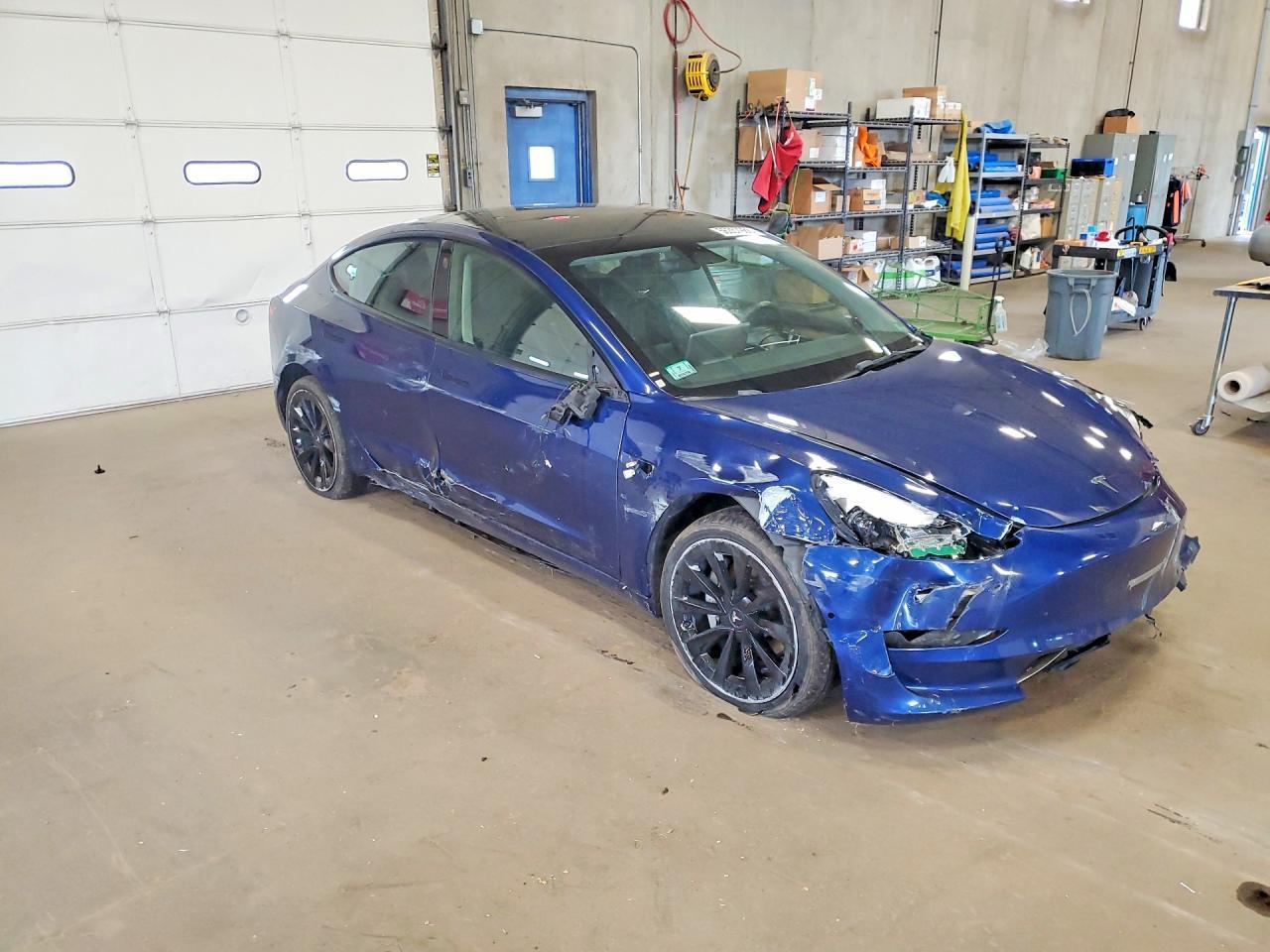 2022 Tesla Model 3 - Фото 4