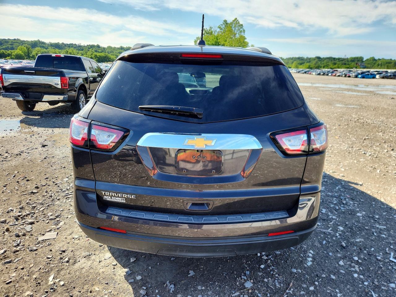 2017 Chevrolet Traverse Ls - Фото 5
