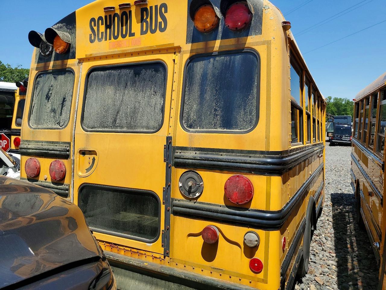 2006 GMC Savana Cut - School Bus - Image 4