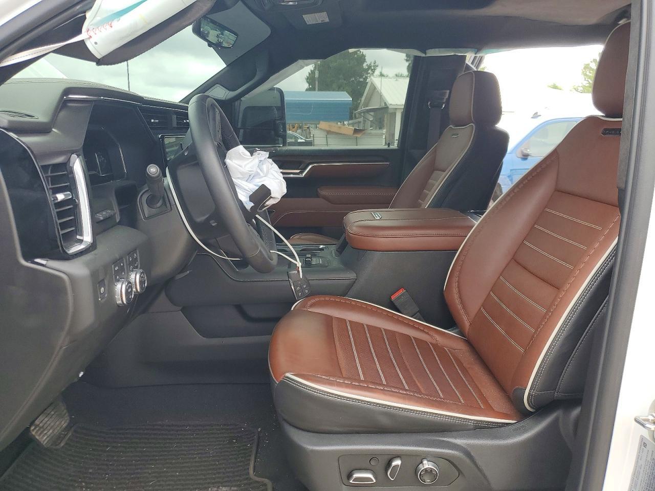 2025 GMC Sierra K2500 Denali Ultimate - Image 7