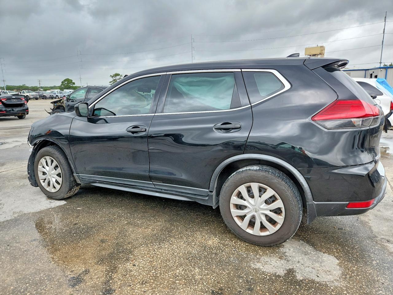 2017 Nissan Rogue S - Image 2