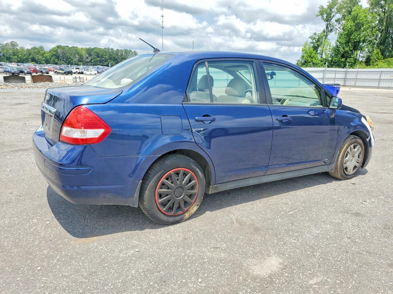 2009 Nissan Versa 1.8 S - Фото 3