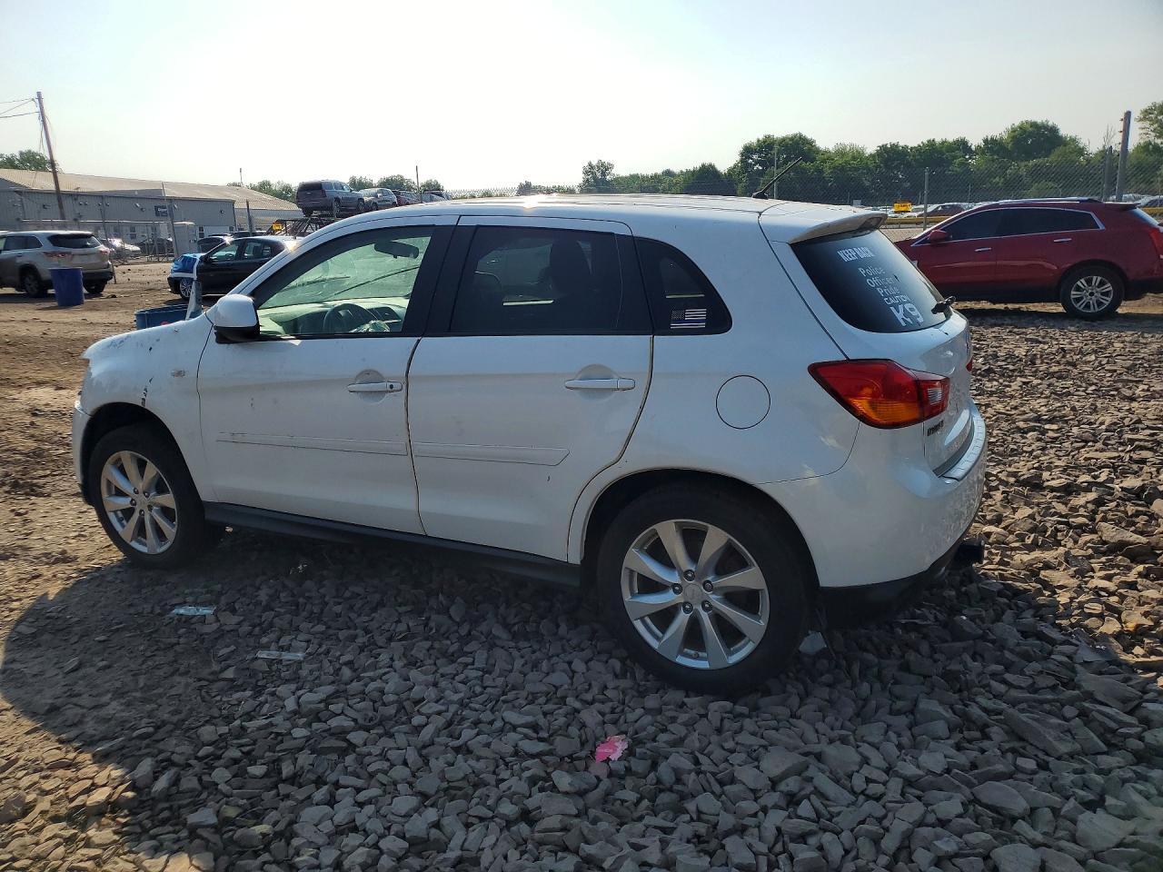 2015 Mitsubishi Outlander Sport Es - Image 2