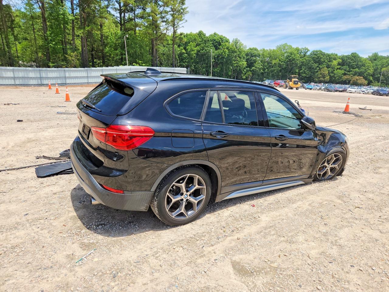 2017 BMW X1 Sdrive28I - Фото 3