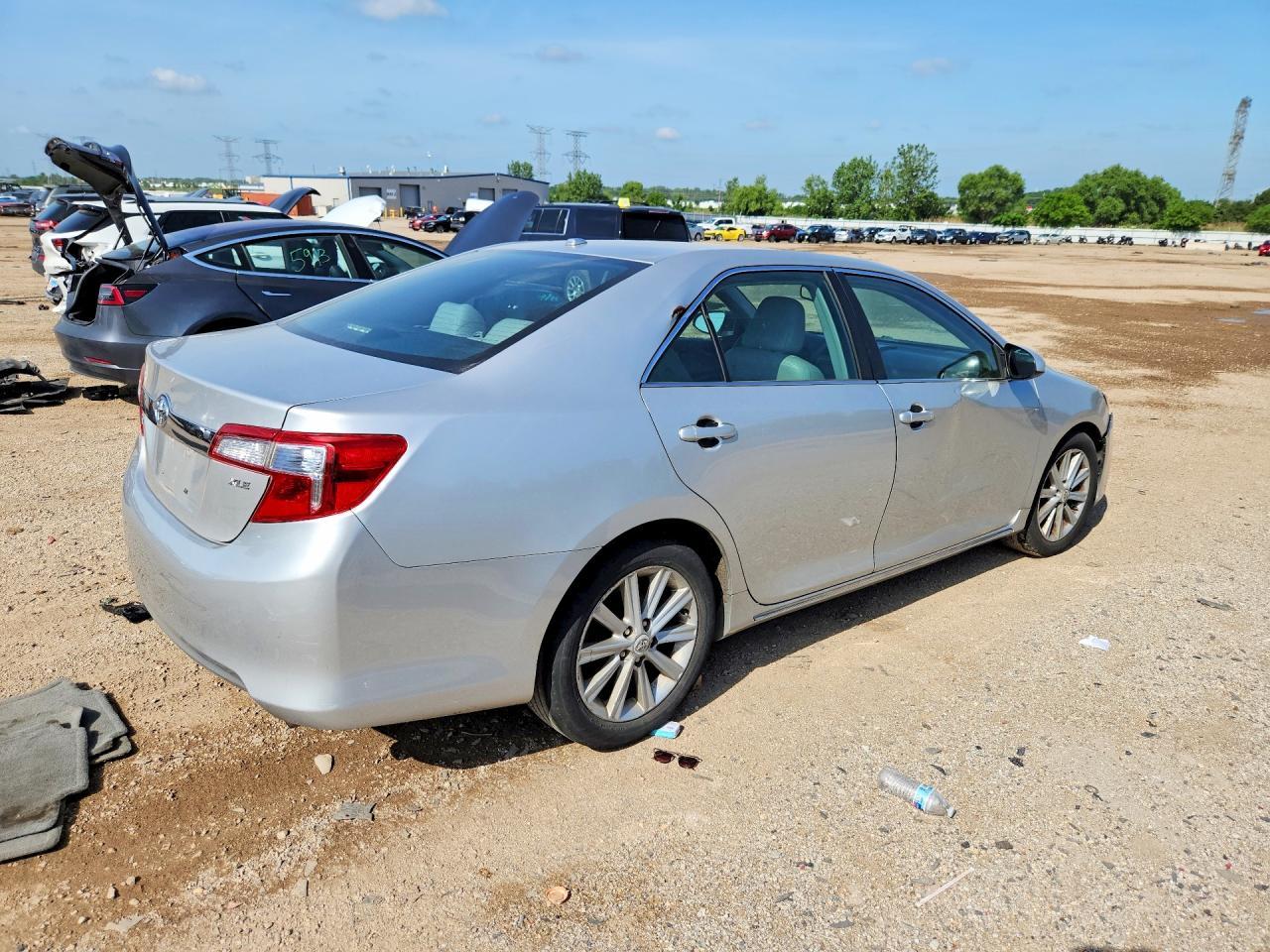 2012 Toyota Camry Xle - Image 3