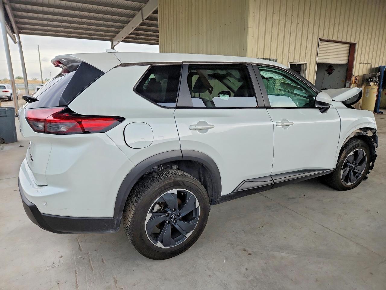 2024 Nissan Rogue Sv - Image 3