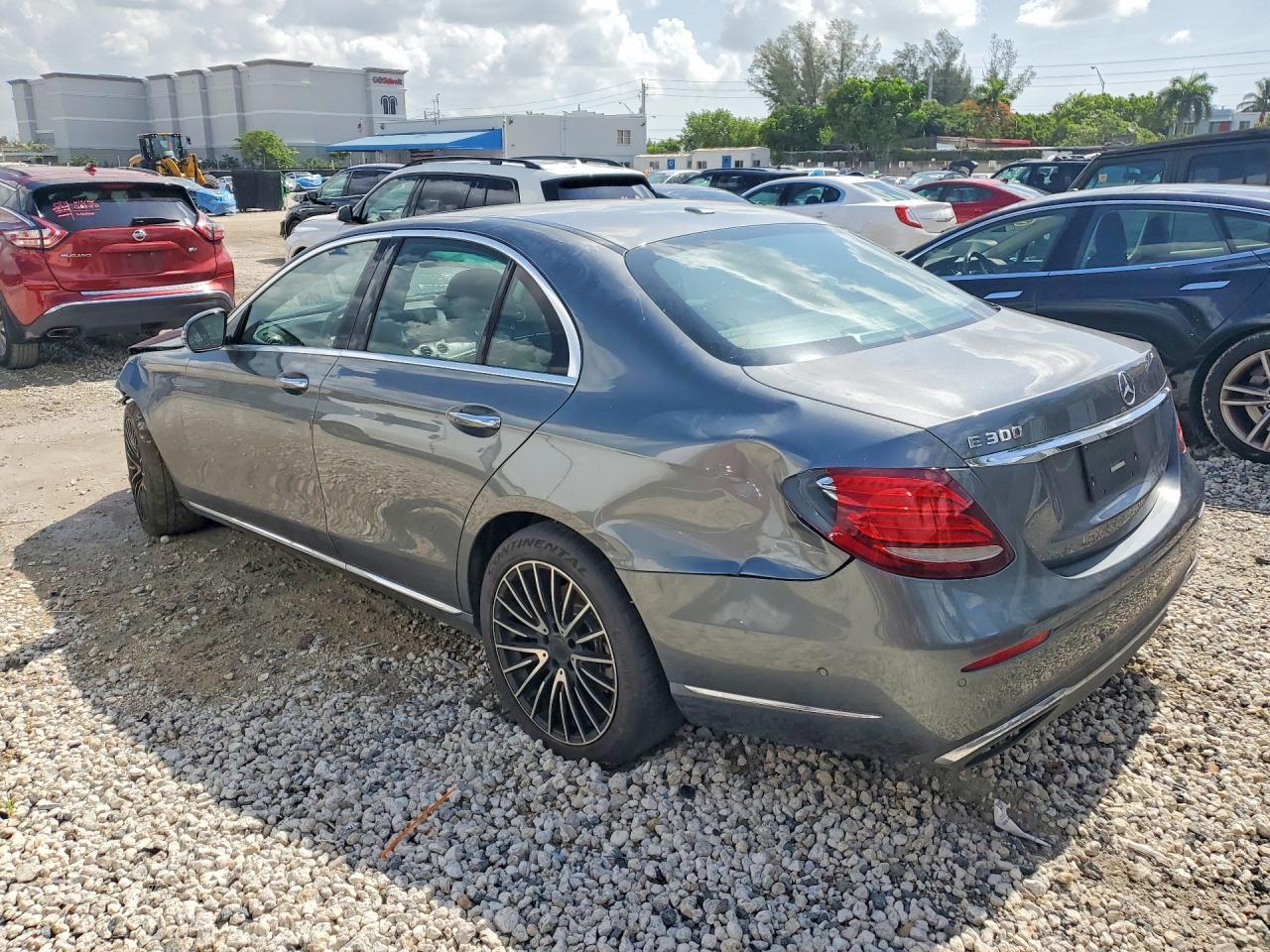 2017 Mercedes-Benz E 300 - Фото 2
