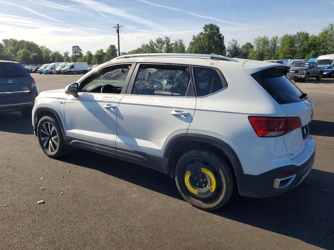 2022 Volkswagen Taos Se - Фото 2