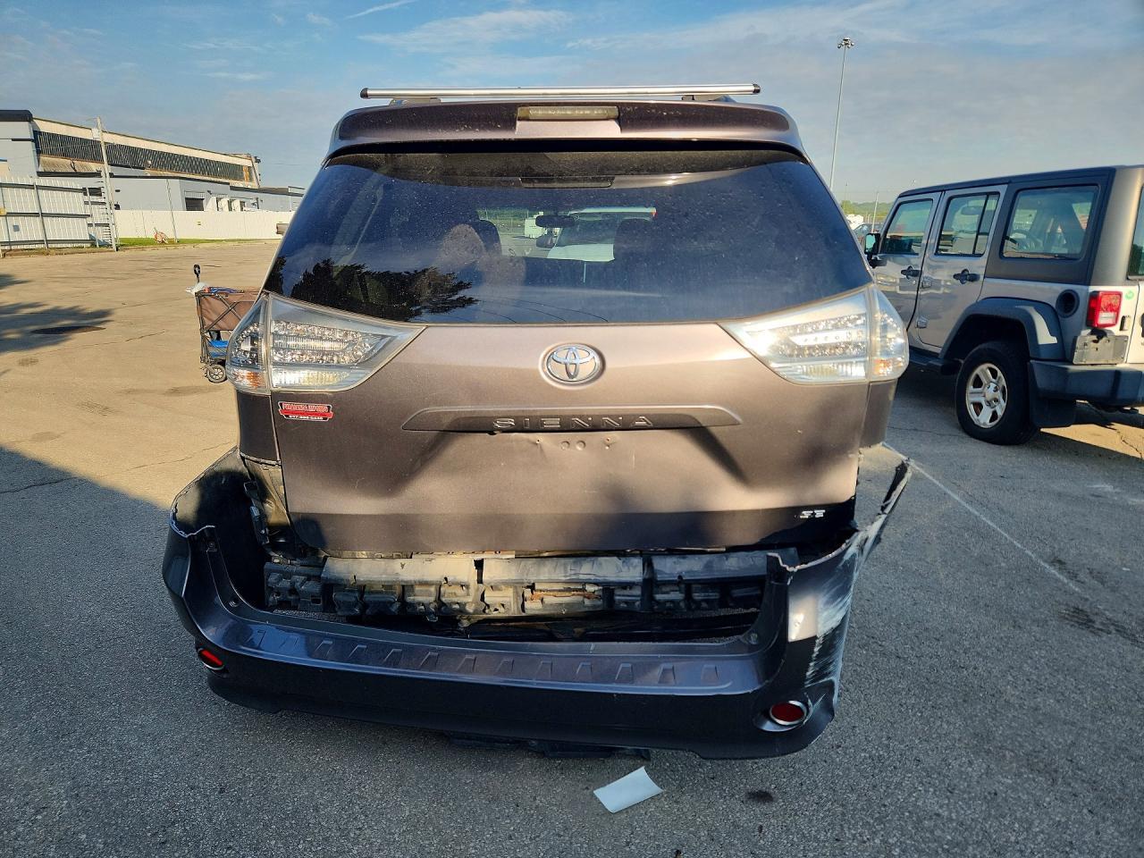 2015 Toyota Sienna Sport - Фото 6