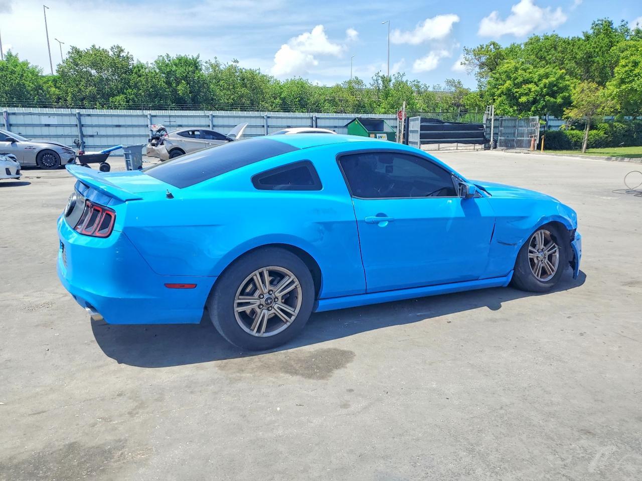2013 Ford Mustang - Фото 3