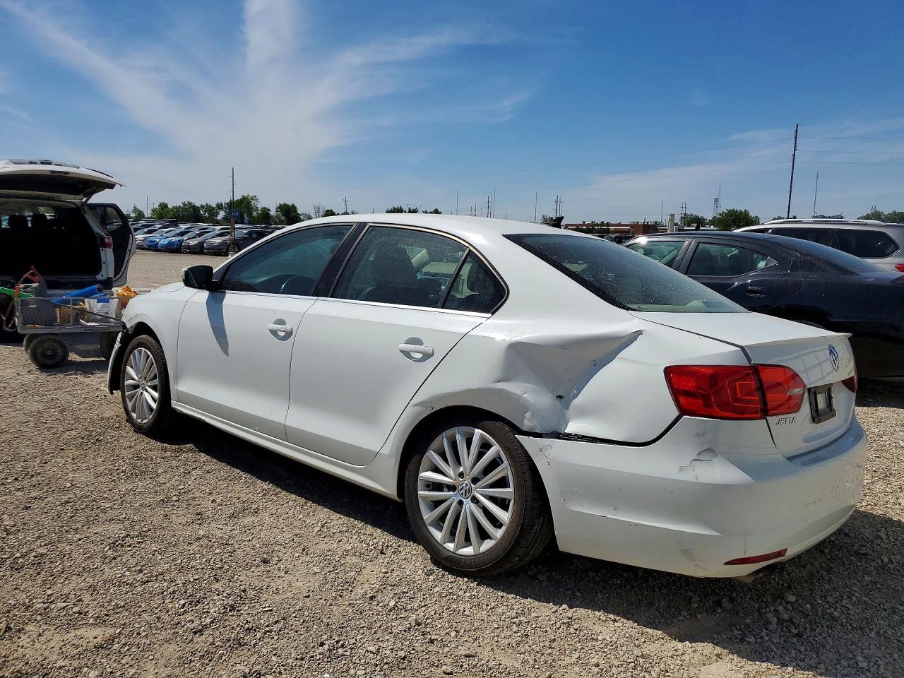 2014 Volkswagen Jetta Sel - Image 2