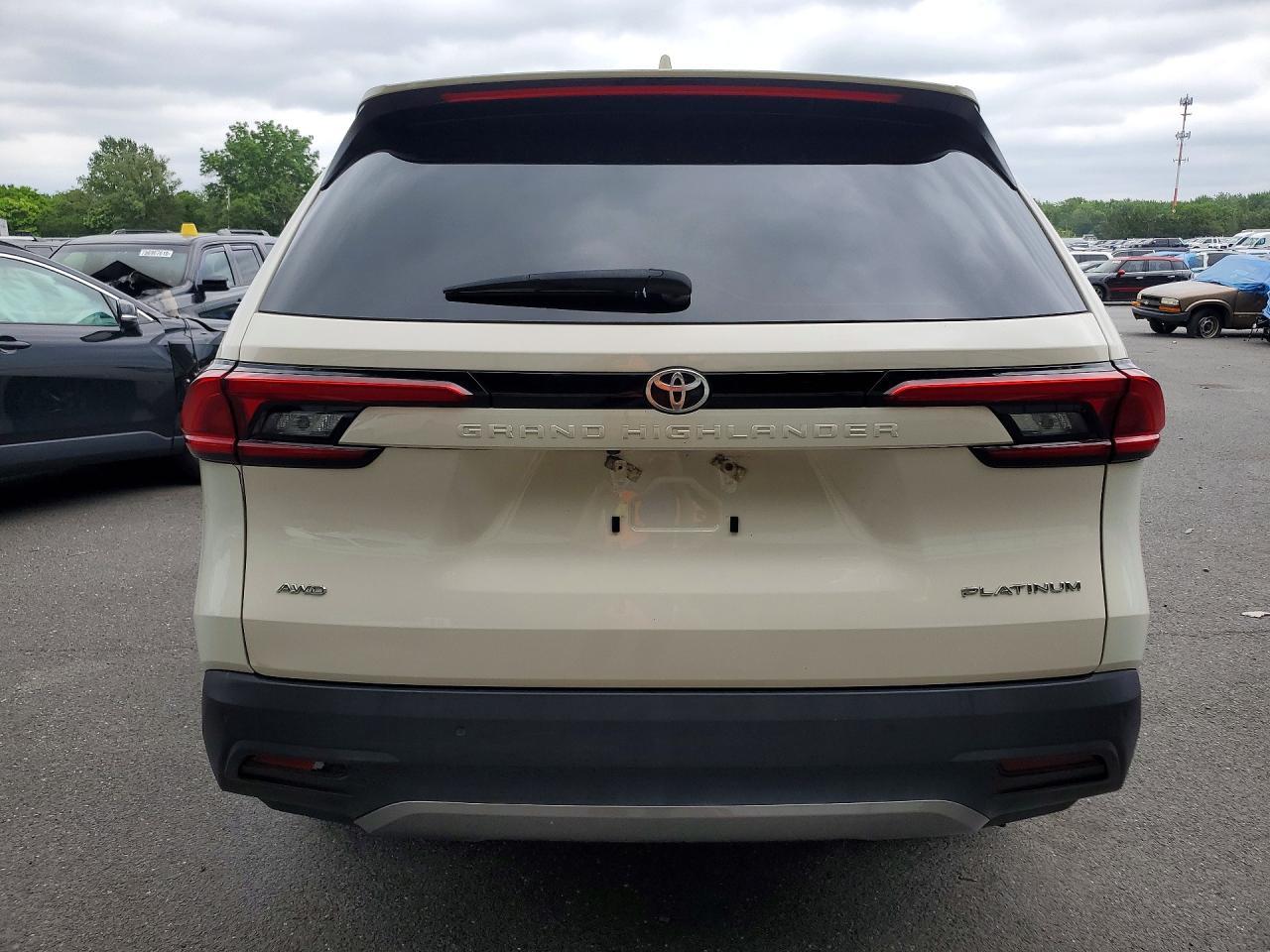2024 Toyota Grand Highlander Platinum - Image 6