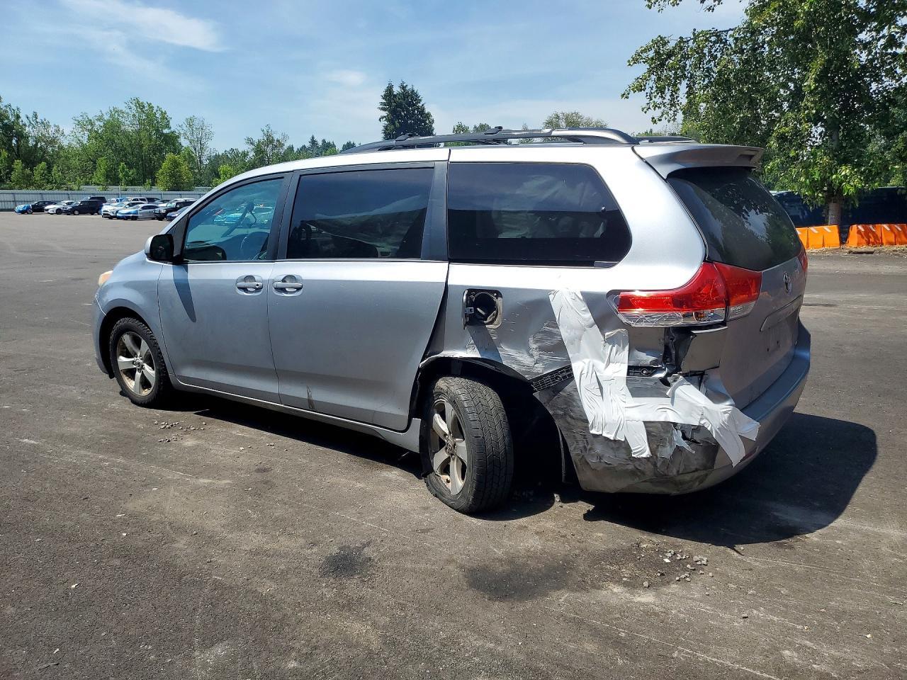 2012 Toyota Sienna Le - Фото 2
