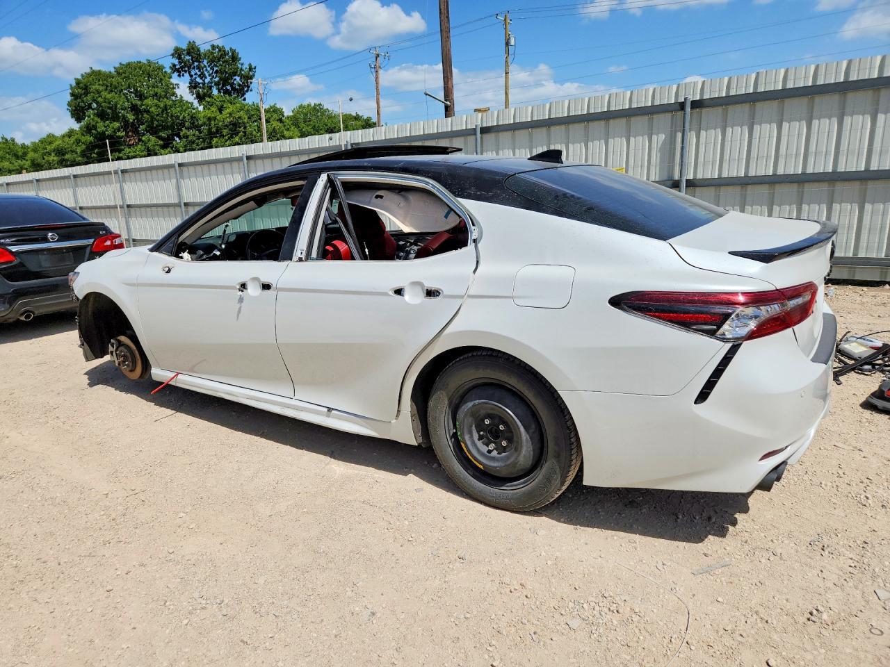 2022 Toyota Camry Xse V6 - Image 2