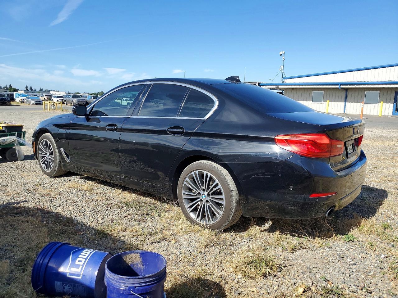 2020 BMW 530E - Фото 2