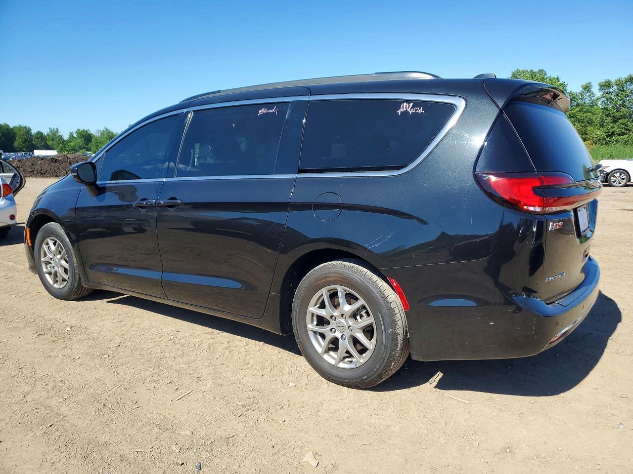 2021 Chrysler Pacifica Touring - Image 2