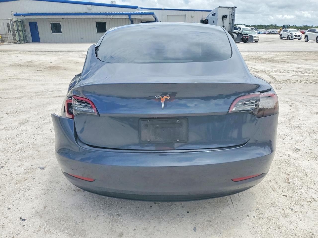 2023 Tesla Model 3 - Фото 6