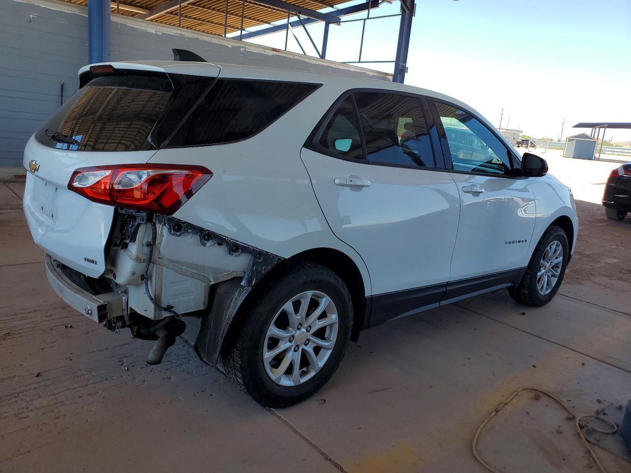 2018 Chevrolet Equinox Ls - Image 3