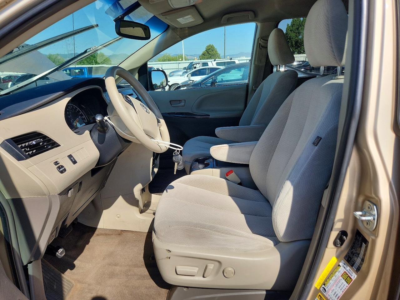 2013 Toyota Sienna Le - Image 7