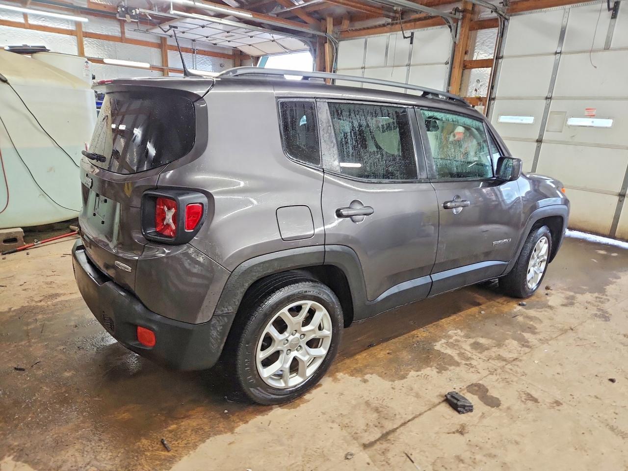 2018 Jeep Renegade Latitude - Image 3