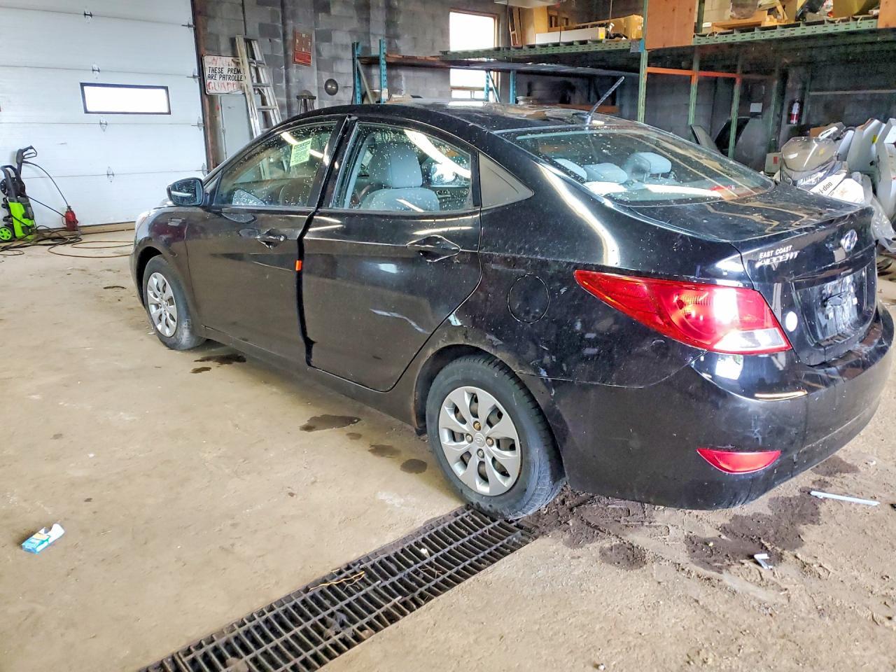 2017 Hyundai Accent Se - Фото 2