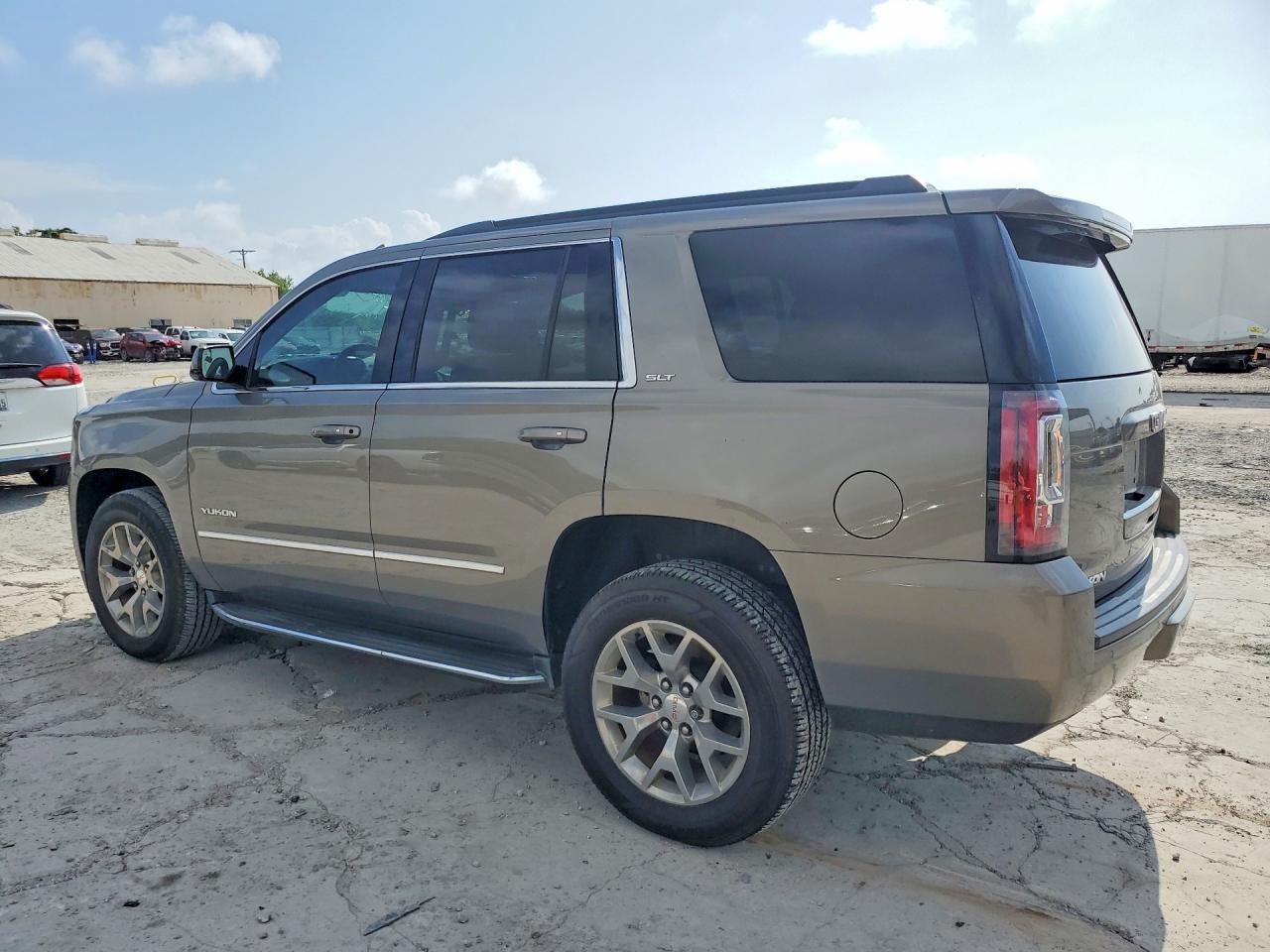 2019 GMC Yukon Slt - Фото 2