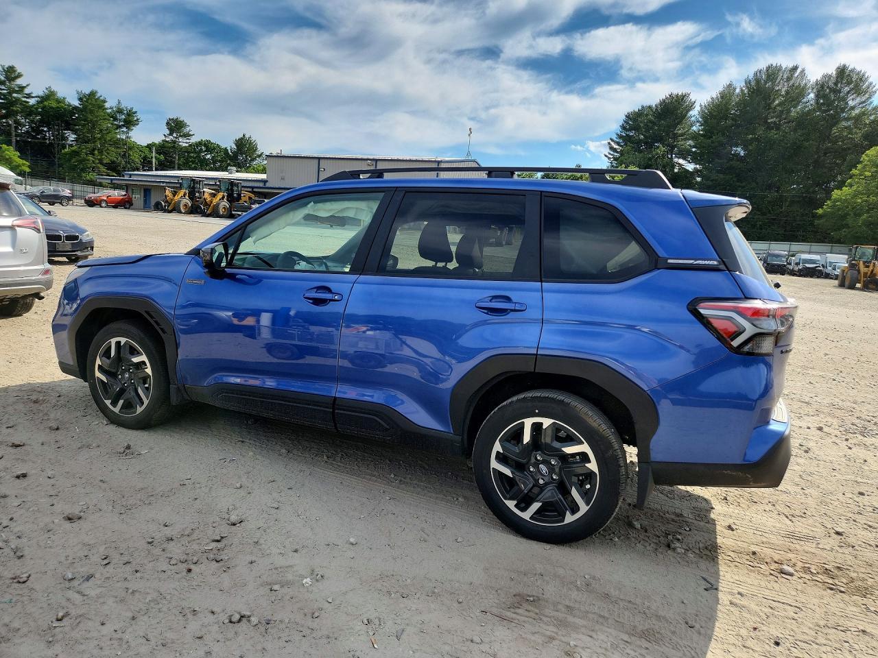 2025 Subaru Forester Premium - Фото 2