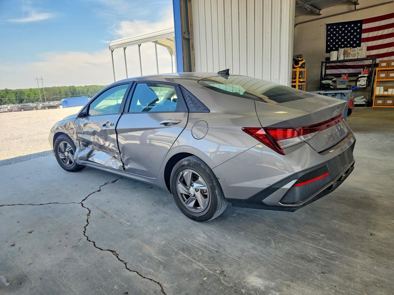 2024 Hyundai Elantra Se - Image 2
