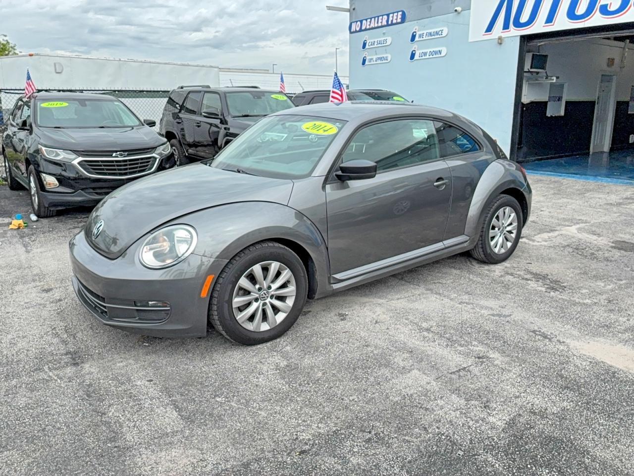 2014 Volkswagen Beetle - Image 2