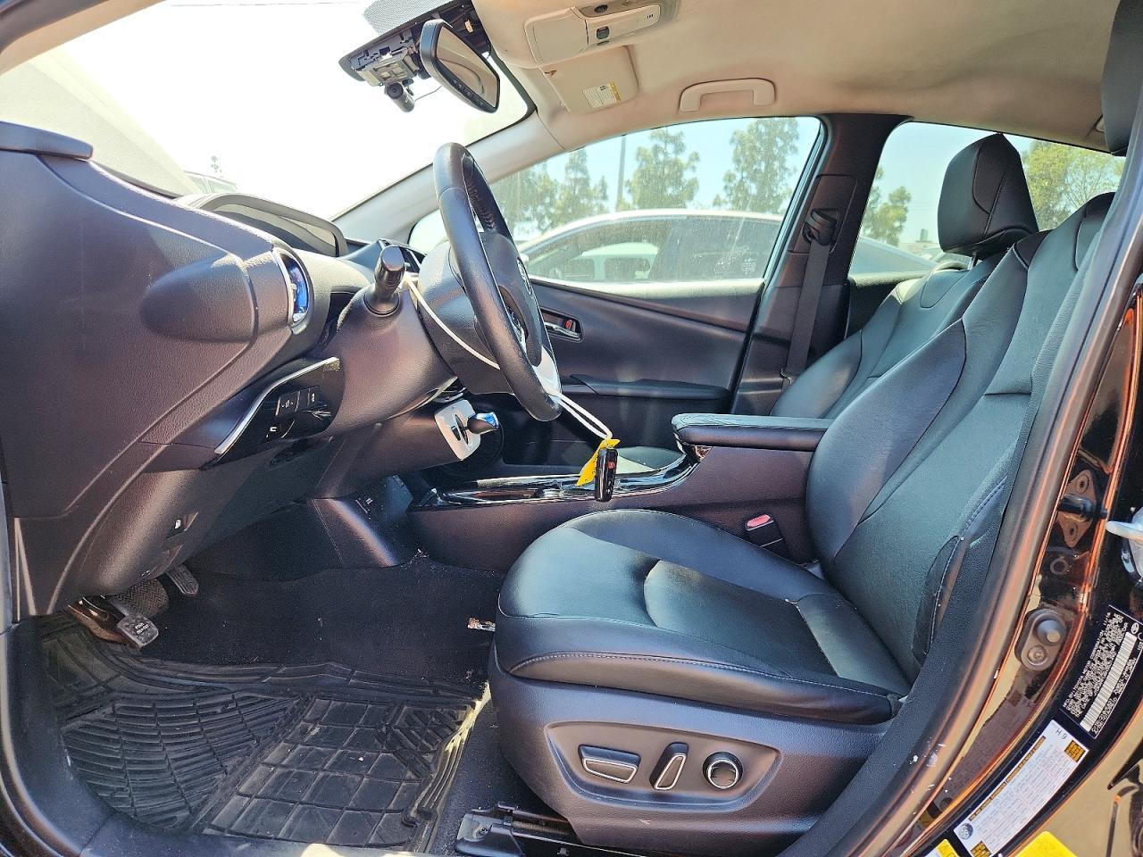 2017 Toyota Prius Four Touring - Фото 7