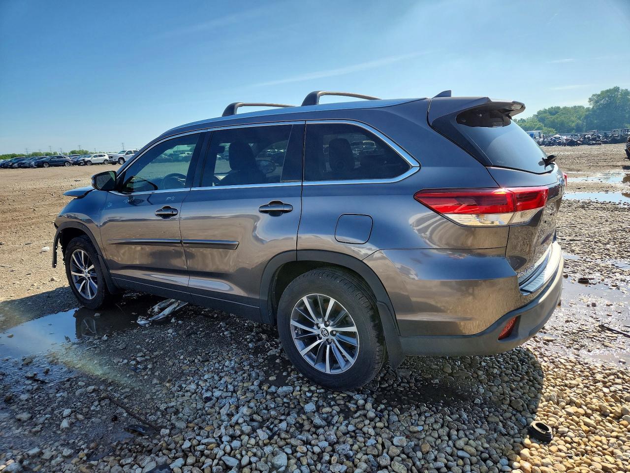 2018 Toyota Highlander Xle - Image 2