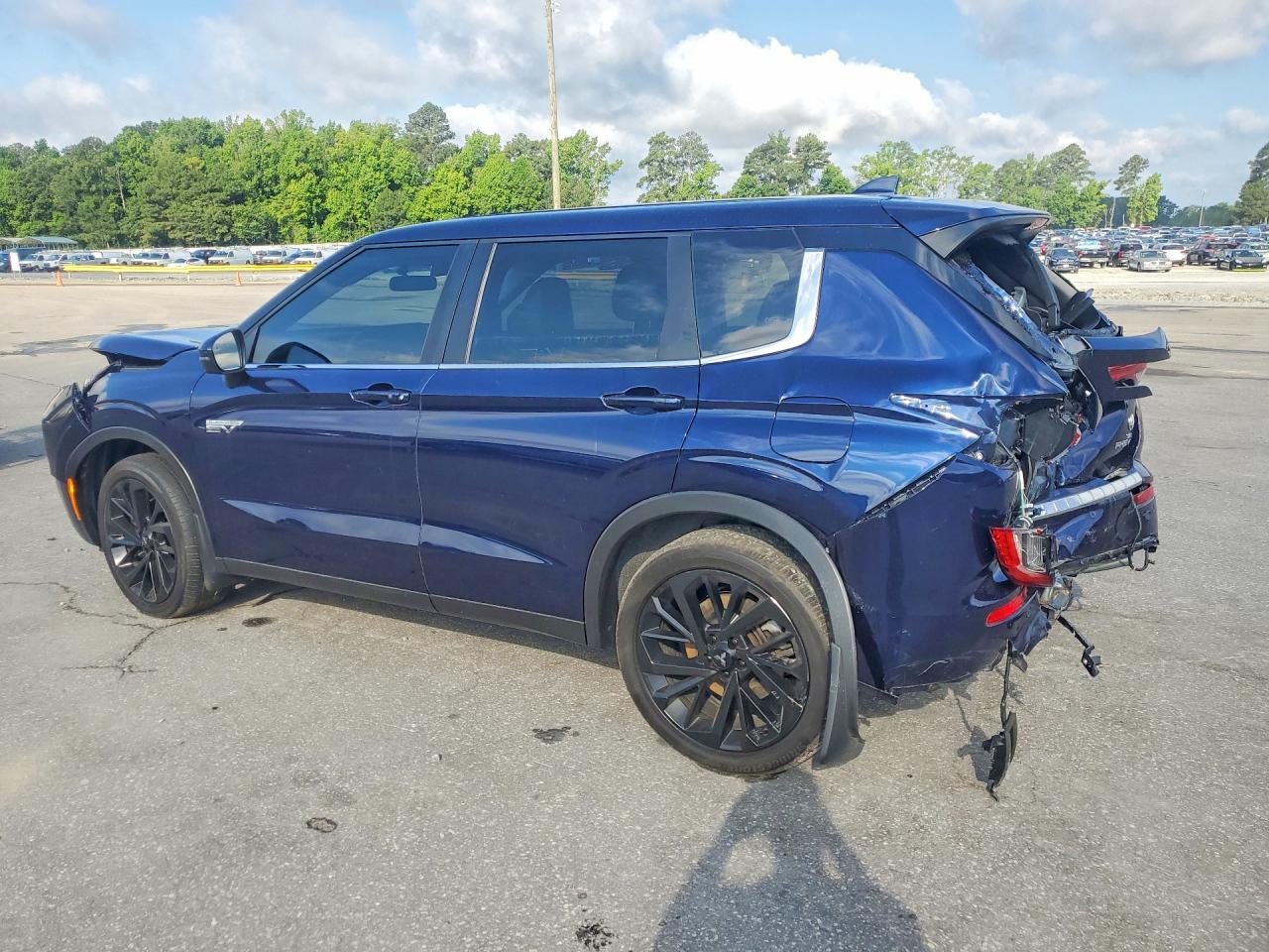 2024 Mitsubishi Outlander Se - Image 2