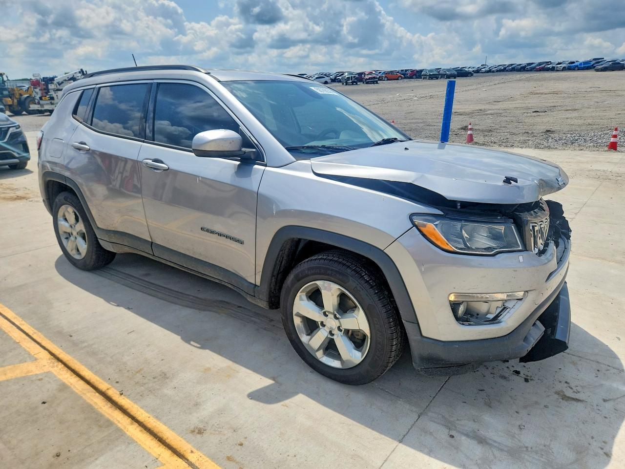 2017 Jeep Compass Latitude - Image 4