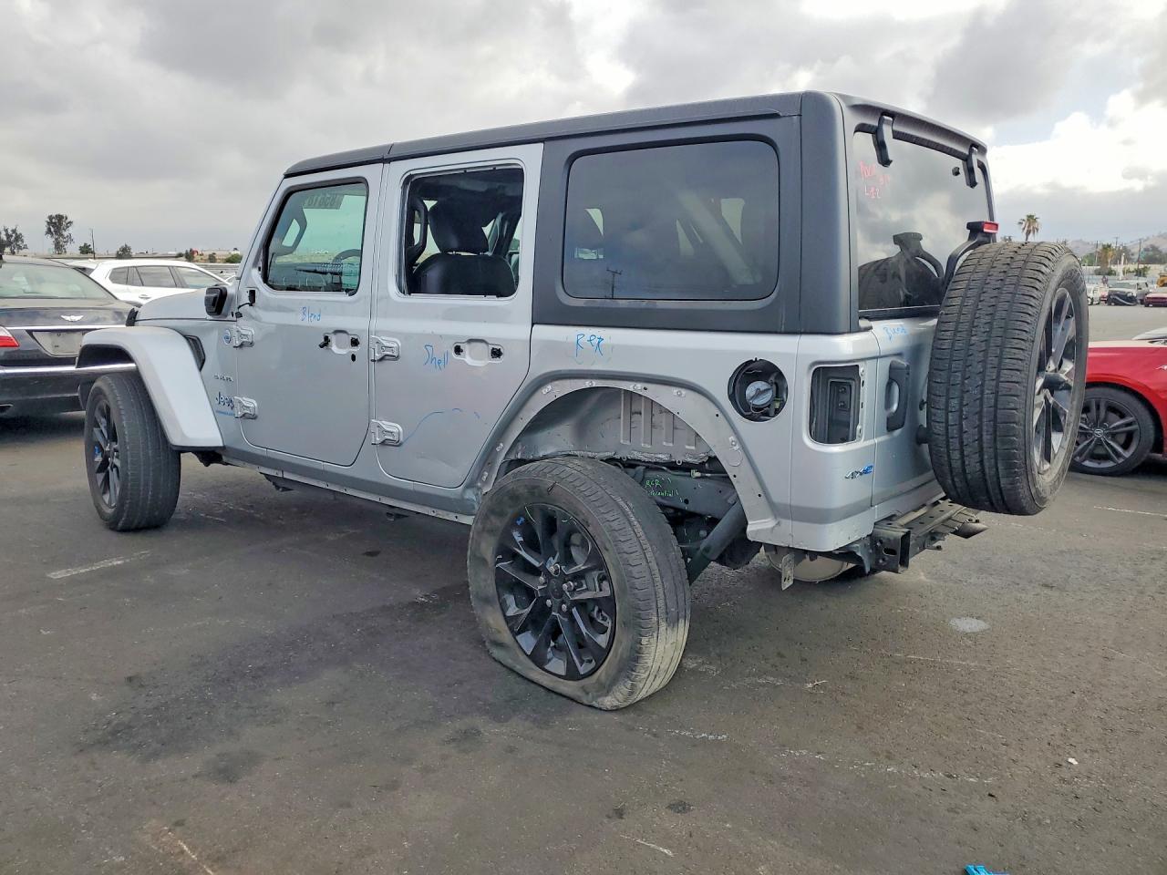 2023 Jeep Wrangler Sahara 4Xe - Фото 2