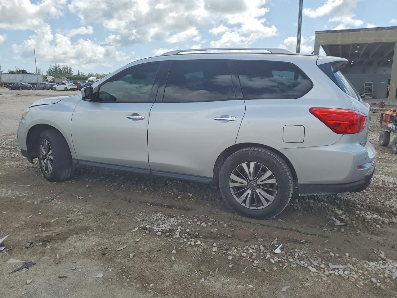 2018 Nissan Pathfinder Sl - Фото 2
