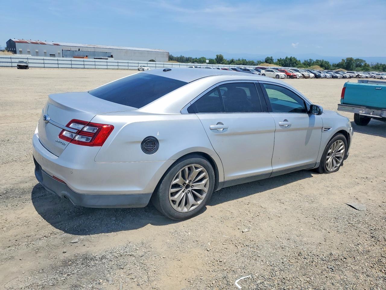 2013 Ford Taurus Limited - Image 3