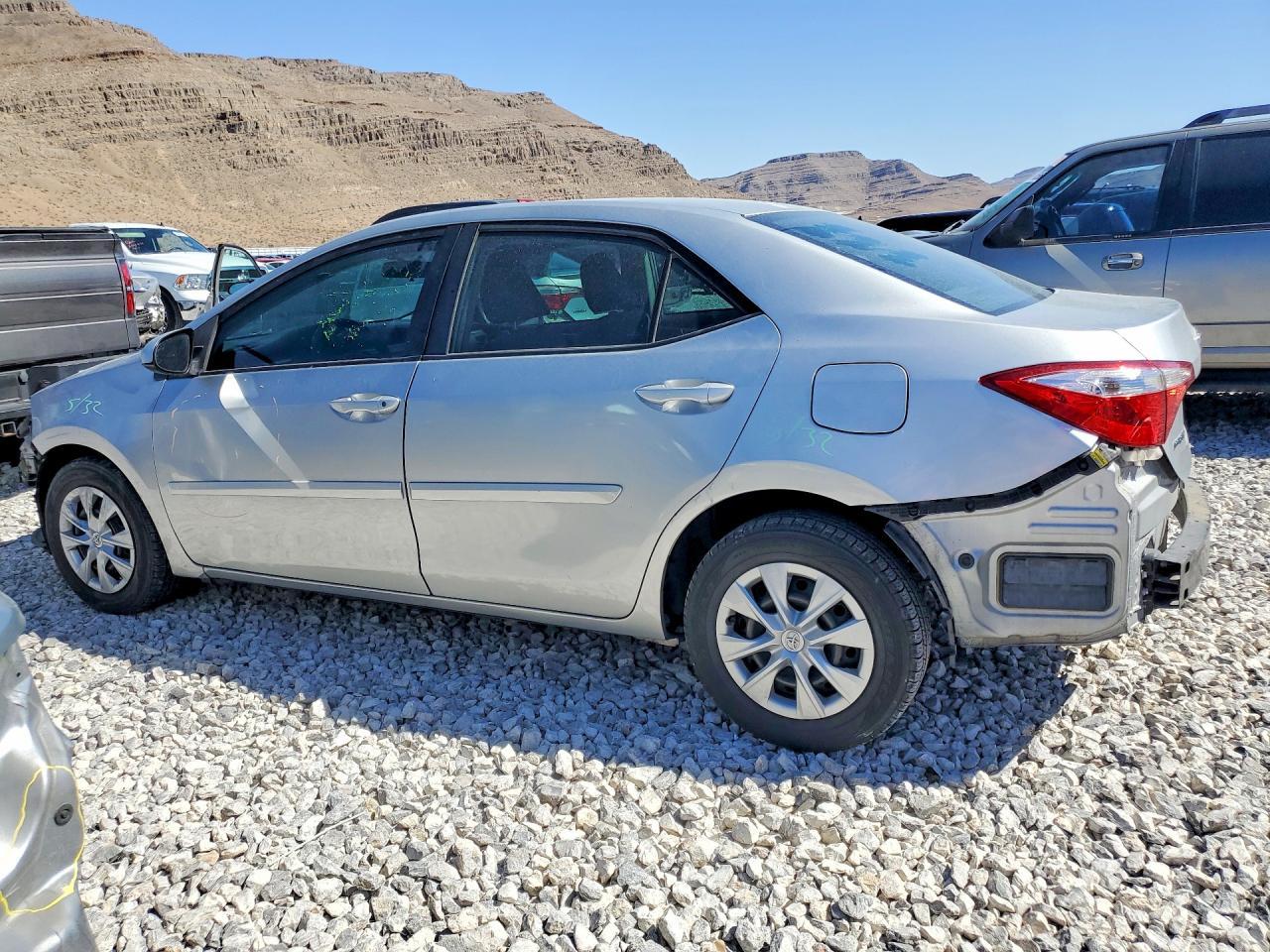 2015 Toyota Corolla L - Фото 2
