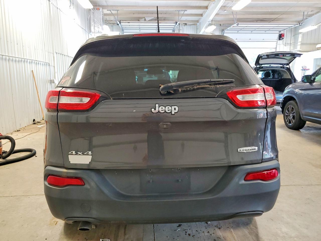 2016 Jeep Cherokee Latitude - Фото 6