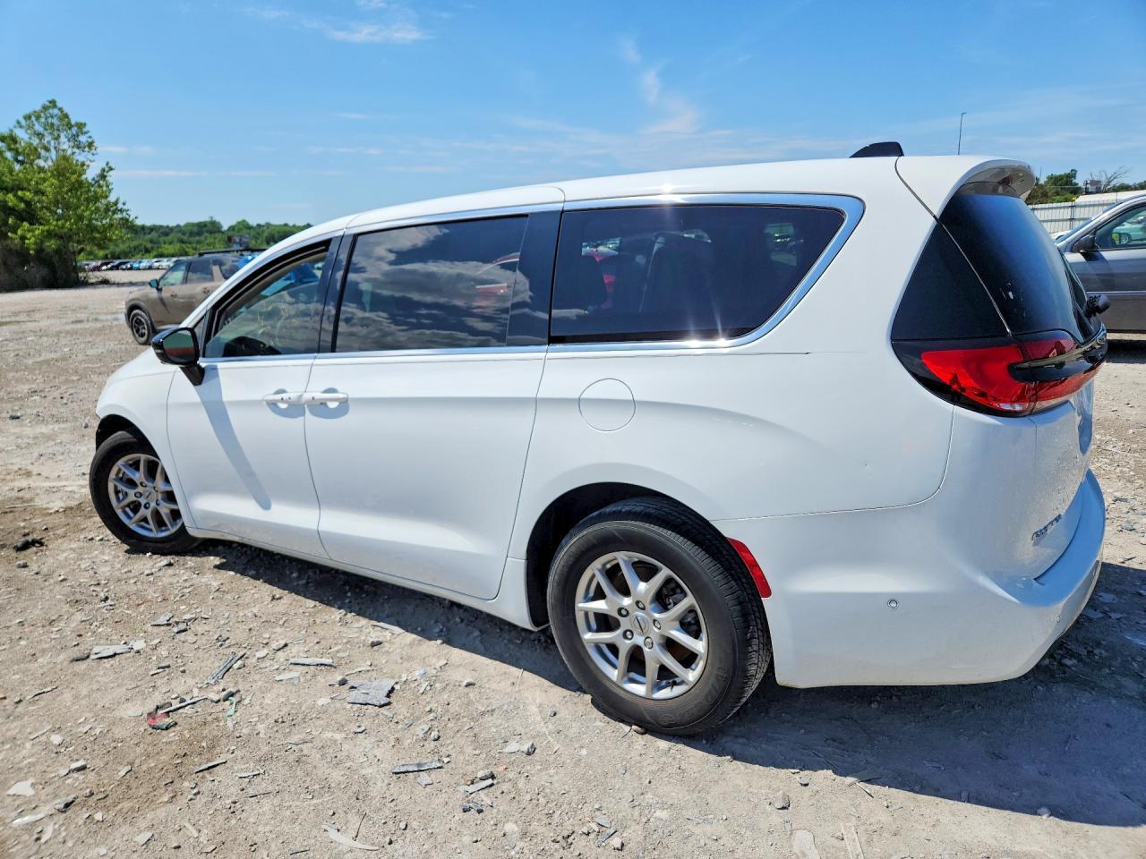 2024 Chrysler Pacifica Touring L - Фото 2