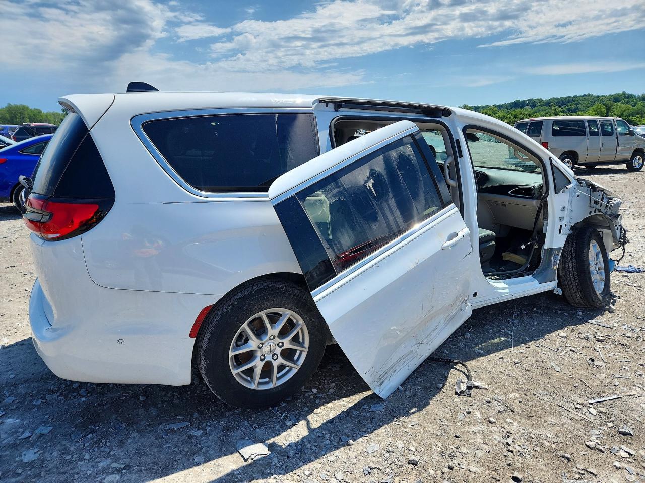 2024 Chrysler Pacifica Touring L - Фото 3