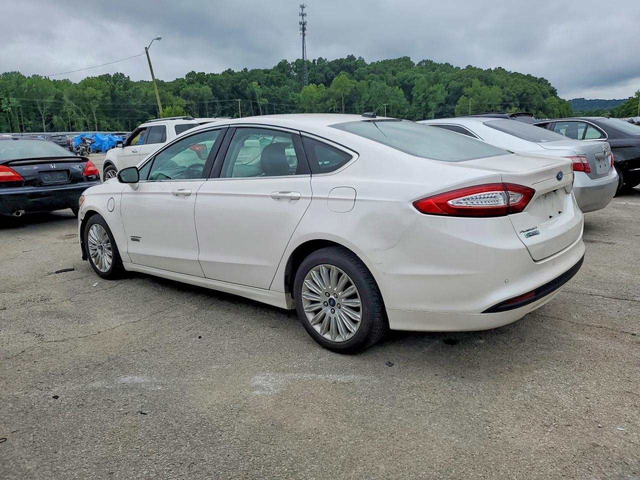 2016 Ford Fusion Se Phev - Фото 2