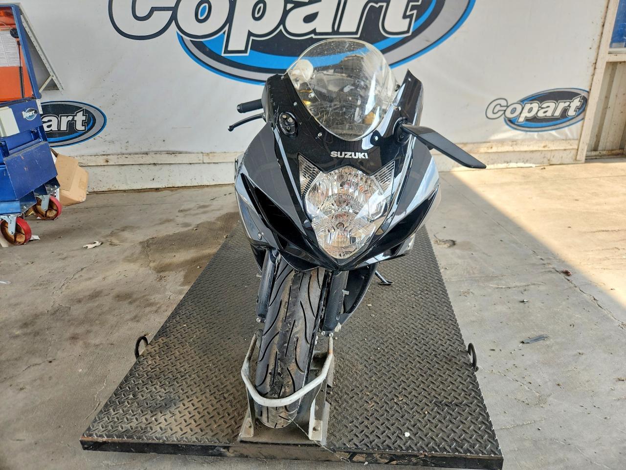 2025 Suzuki Gsx-R750 - Image 2