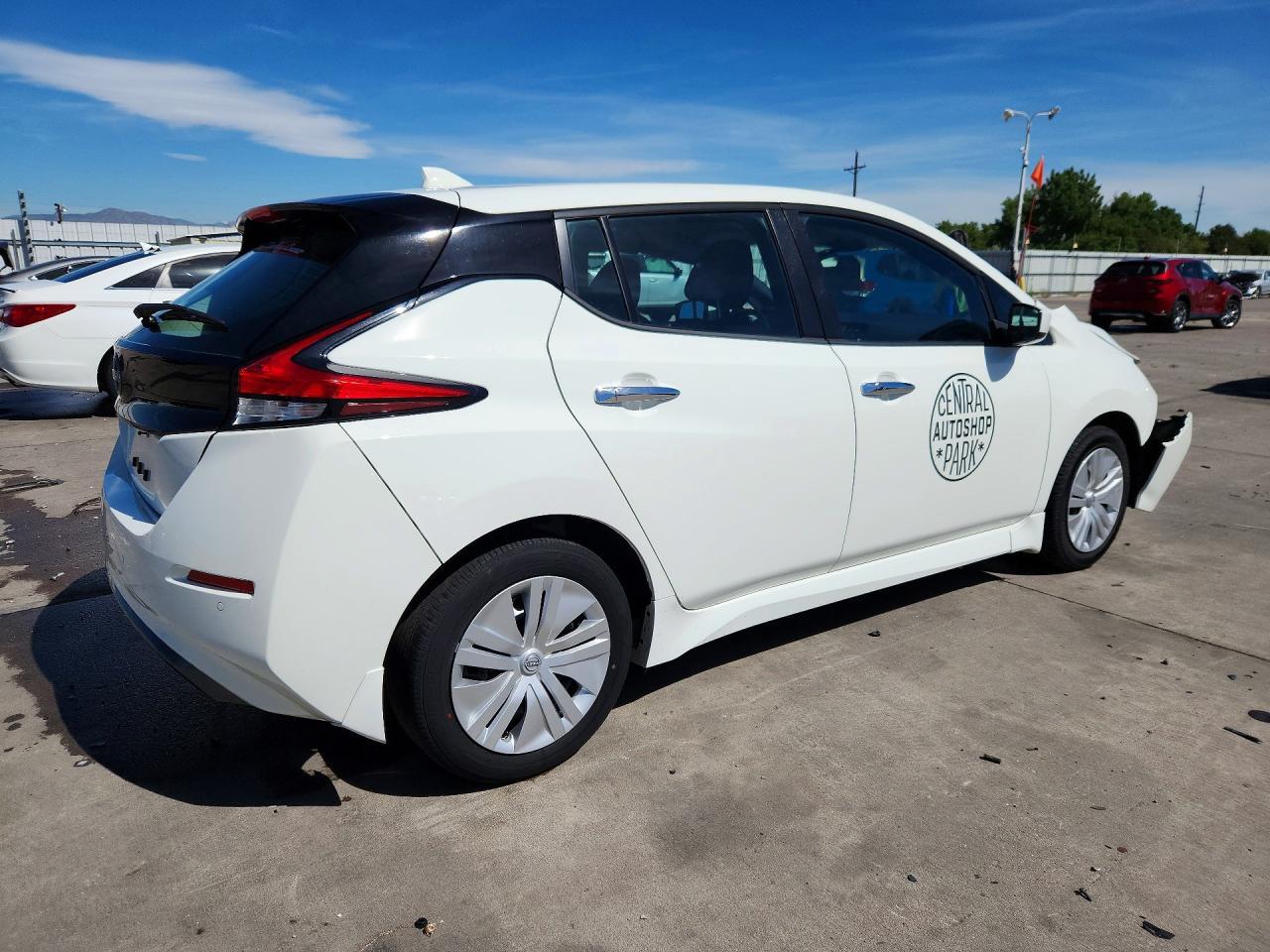 2025 Nissan Leaf S - Image 3