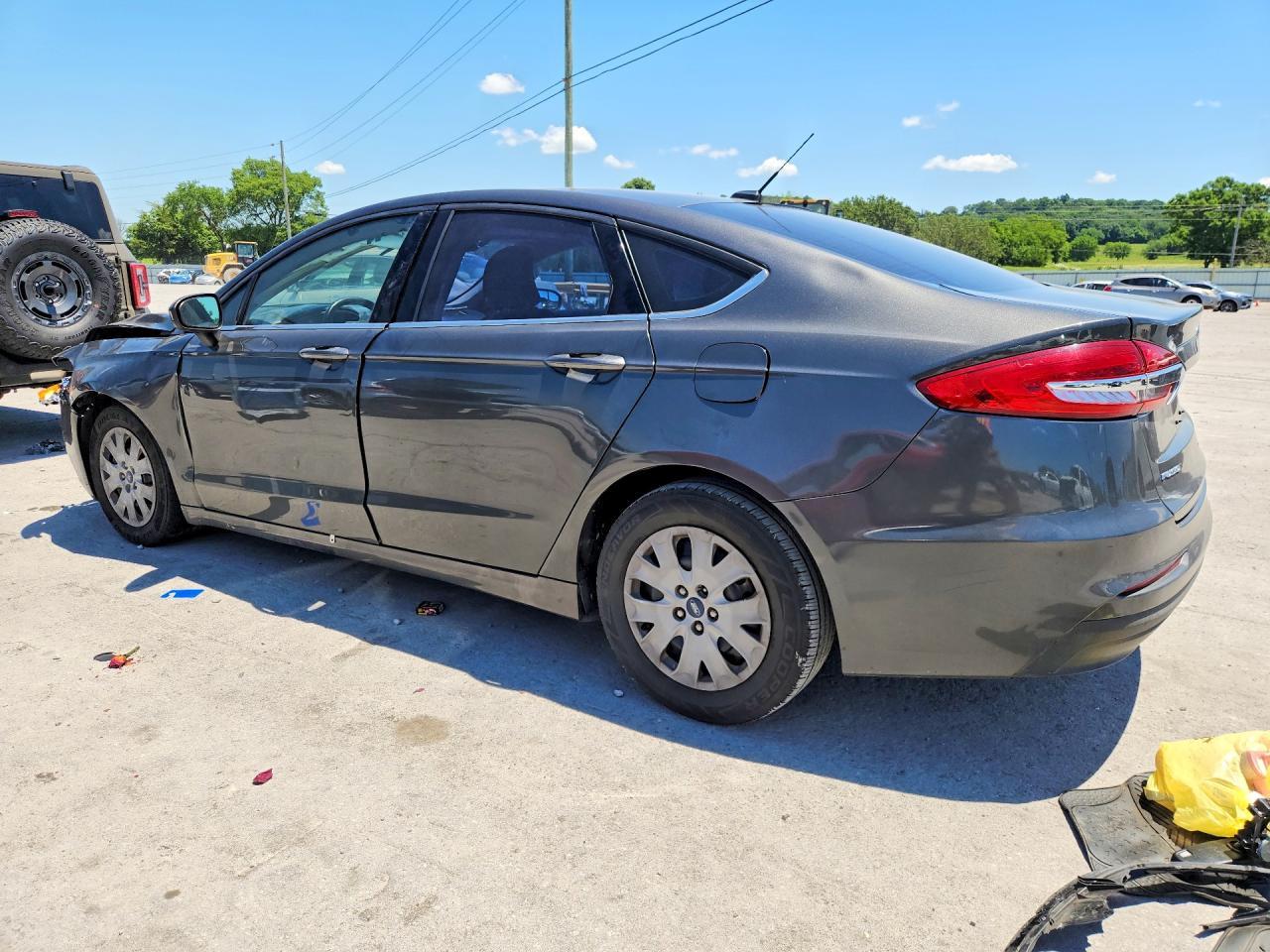 2019 Ford Fusion S - Фото 2